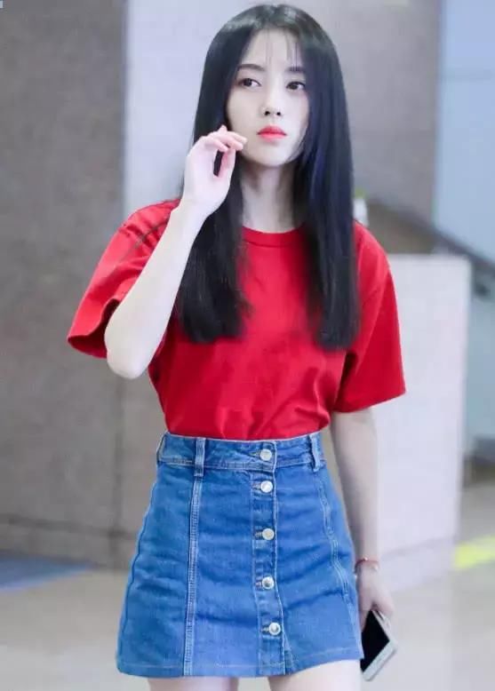 鞠婧祎不愧是4000年一遇的美女,留着“三毛刘海”美成天仙