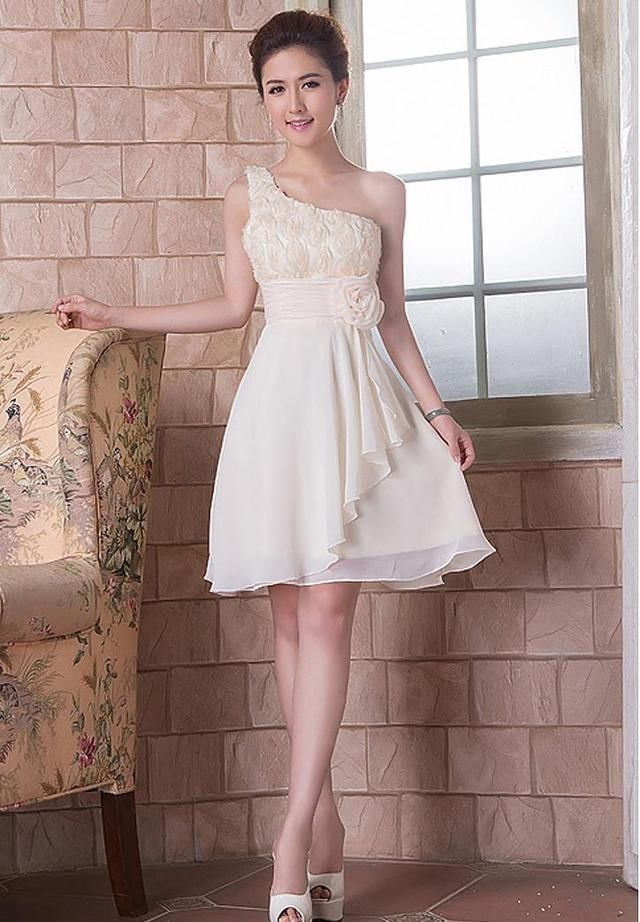 连衣裙美的性感可人,曲线美养眼