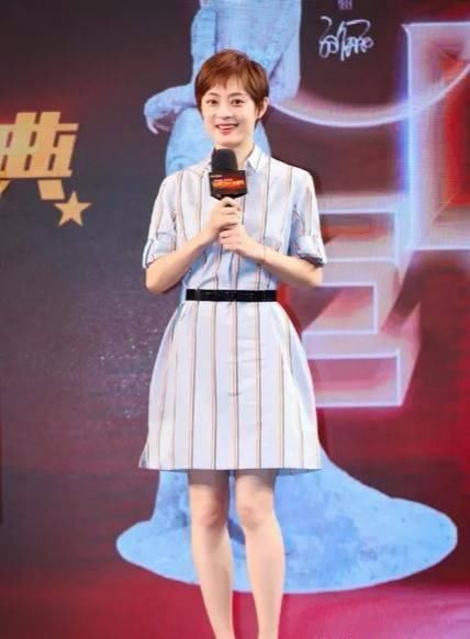 「感觉」孙俪虽然瘦但五官精致，穿风衣戴墨镜高调亮相，霸气侧漏美翻了