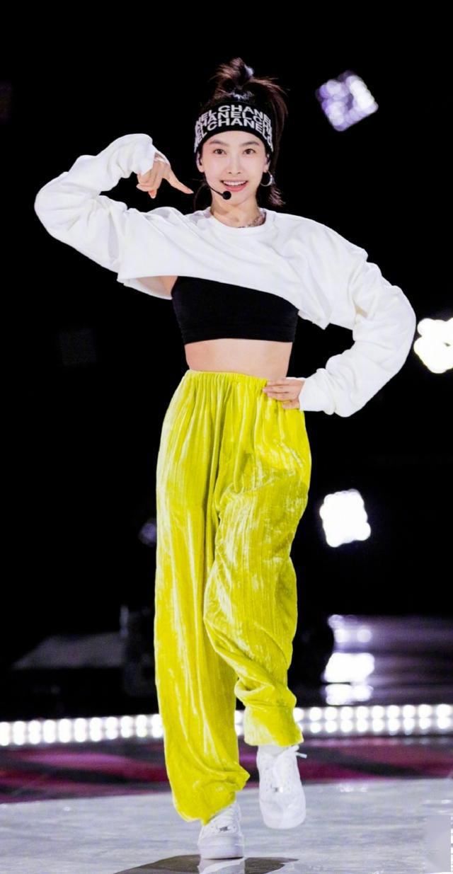  『好看』春季卫衣如何搭配才好看？我怕你看完，追着问我要链接！