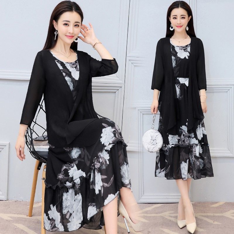 入秋了，35岁的我打死也不穿打底裤，就爱穿这种裙，才有女人味