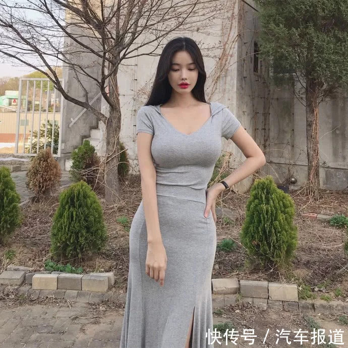 街拍：小姐姐一条紧致的裤子，穿出都市美妇人，霸气甩发！