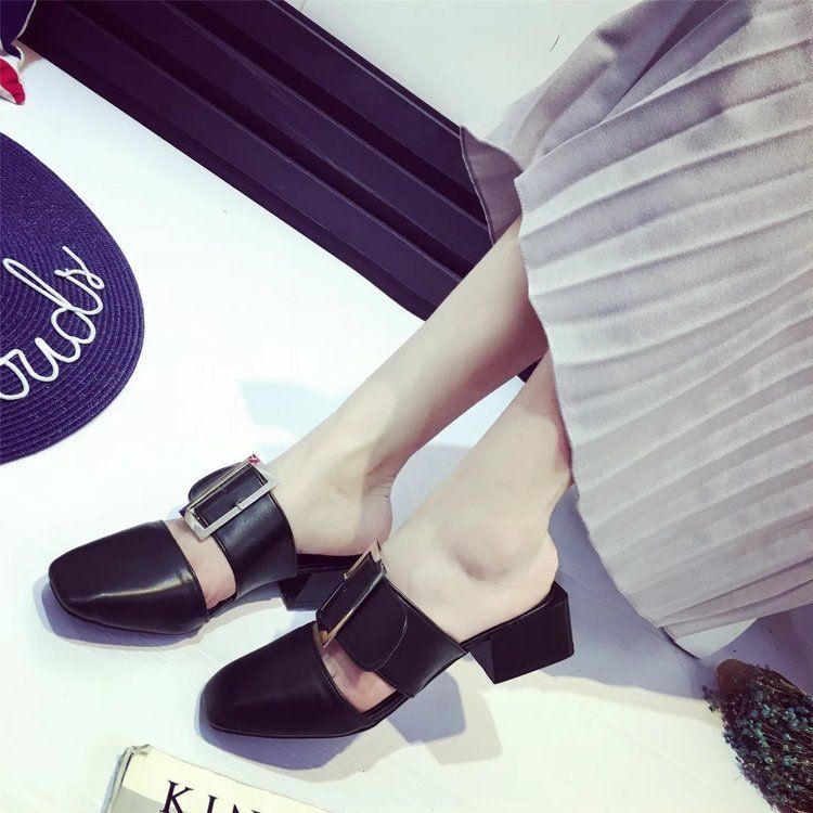 别再穿小白鞋了，大家都穿起了尖头鞋，拉长线条，展现纤细玉足