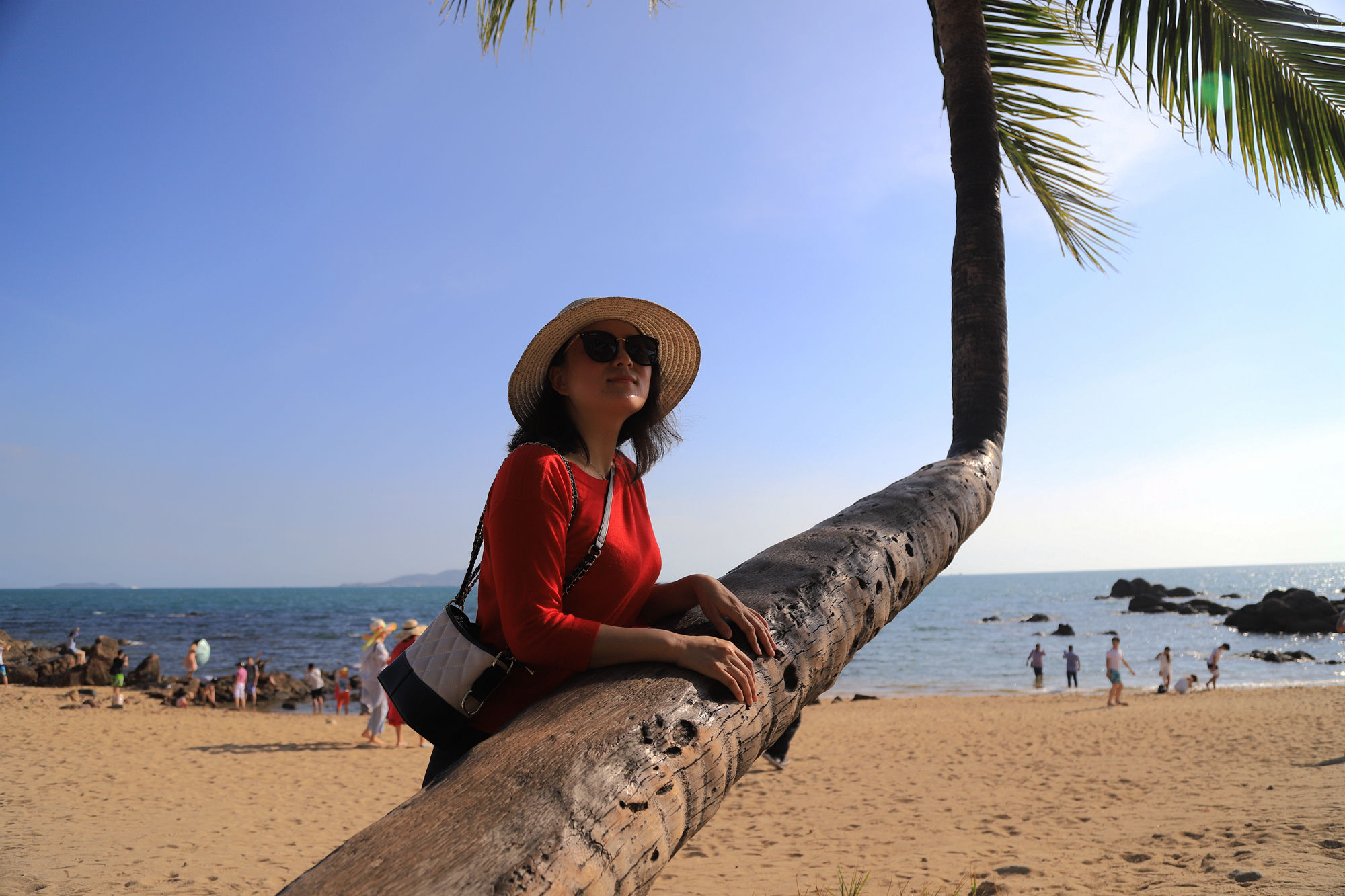 【遇上一座城】请到天涯海角来，一起去看比基尼大长腿的三亚微游