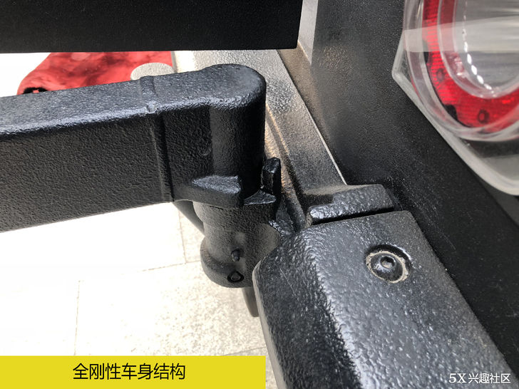 400多万的“陆地坦克”两年贬值一半!网友:还有防毒气系统?