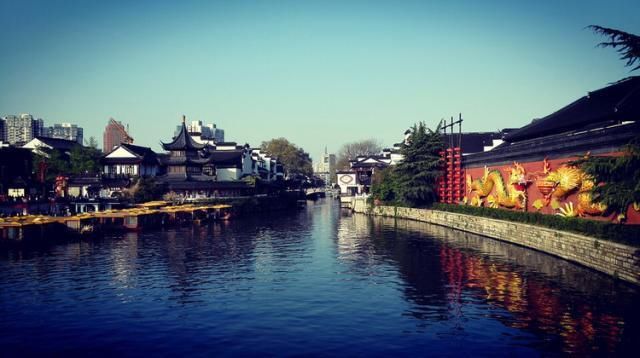 江苏南京与山东青岛的2019年上半年GDP已出，谁的成绩更好？