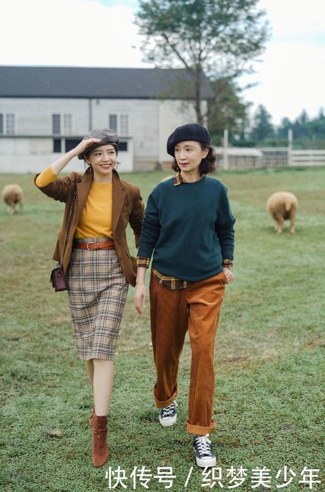  #女人#女人到了40岁，穿衬衫尽量少搭西装，瞧瞧三木妈妈这样穿美极了！