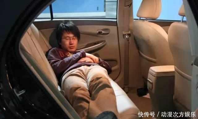 为何老司机“自驾游”都不睡车里?车里睡一次就明白了!