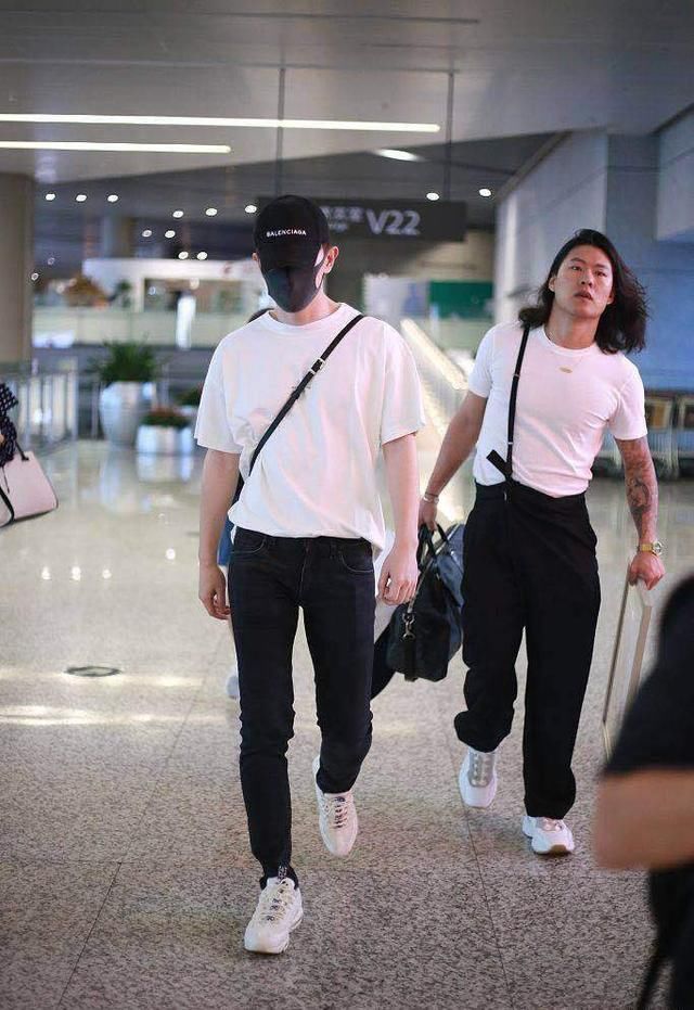 邓伦厉害了,穿短裤捧颗西兰花去机场,这礼物送得也太随意了吧!