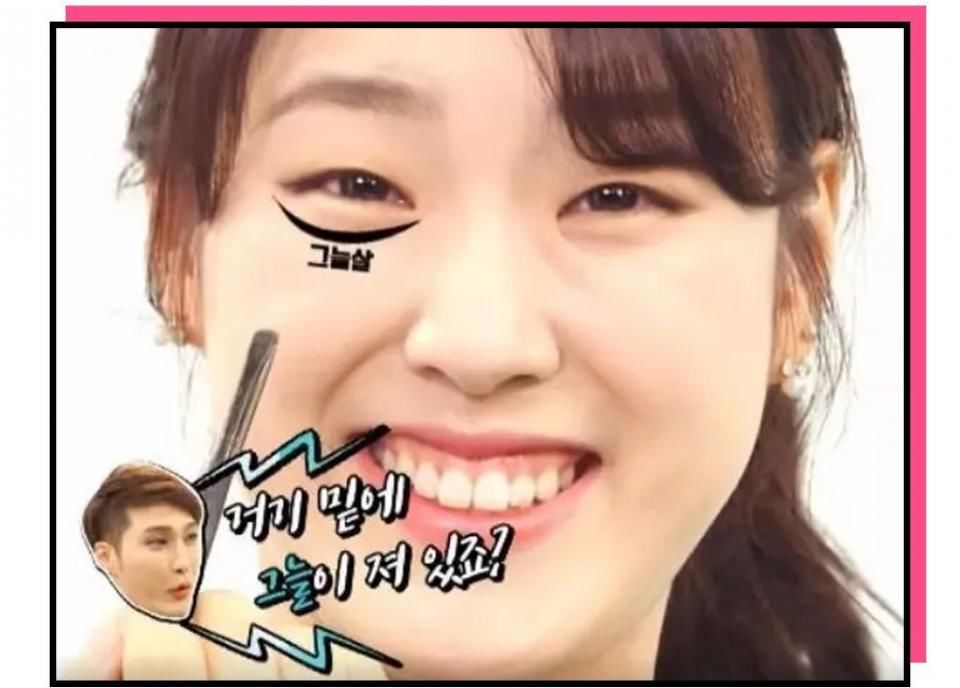 “你这个是肿眼泡，哭不出邓伦那样的双眼皮的。”