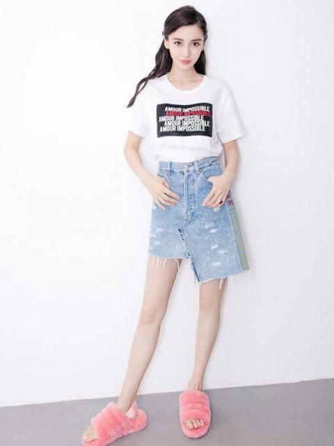 杨颖连“毛毛虫”鞋也敢尝试 小海绵看了会害怕吗?