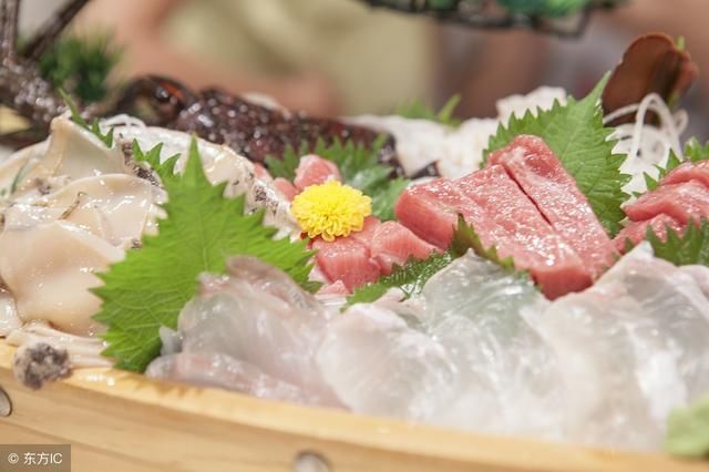 日本人吃生鱼片为什么不怕寄生虫 理由很简单选料刀工冷冻食用监管 雪花新闻