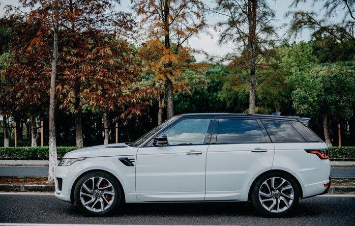 平行车路虎揽胜运动款