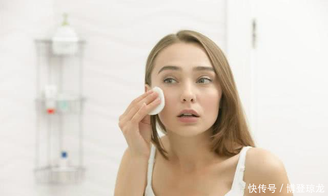  『皮肤表面』防晒霜和隔离霜到底先涂哪个？多数人都涂错了，怪不得皮肤黑