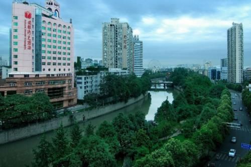 国内六大都市之一，且是西部地区的特大城市，你知道这个城市吗？