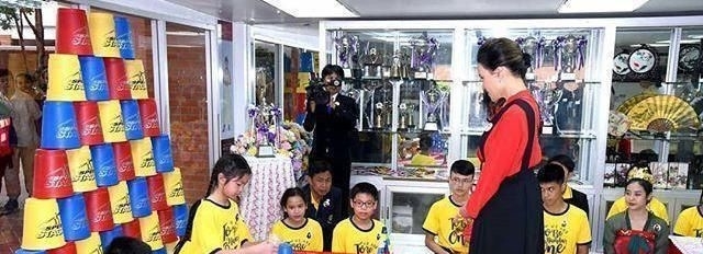  气质■泰国大公主不输诗妮娜贵妃，68岁气质超好，不愧是混娱乐圈的人！
