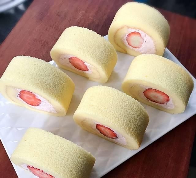 「蛋糕」都说草莓是为甜品而生,那就做个草莓蛋糕卷留住这份甜蜜的回忆