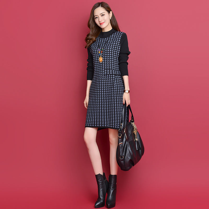 70后女人，秋裙搭马丁靴，显高美嫩，7080后女人都喜欢