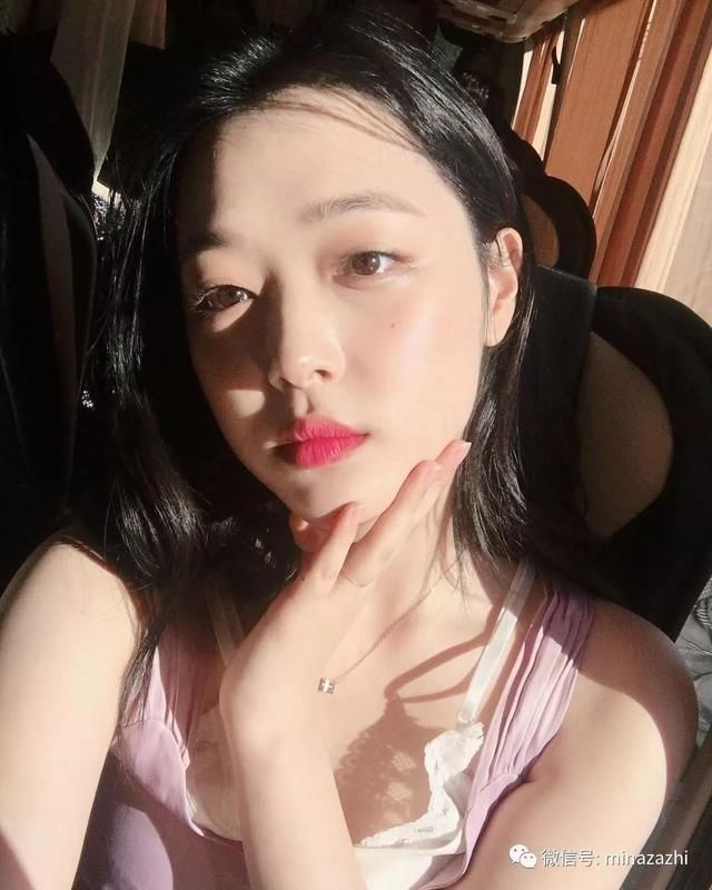 南韩神颜INS疯狂晒绿裙照 真实地美翻！和雪莉一起穿可甜可性感的