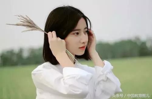 素颜的女生和化妆的女生，哪个在大学更受欢迎？欢迎吐槽