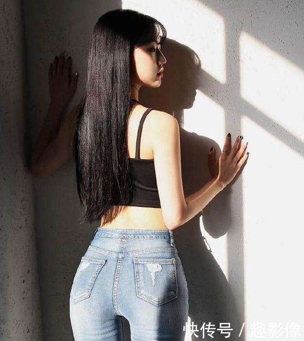 「阳光」阳光朝气的牛仔裤美女,呈现出女神的甜美感!