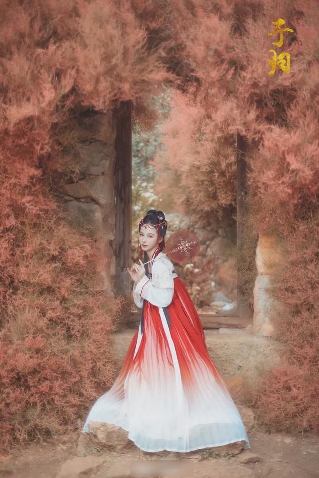  「桃之夭夭」汉服小仙女：桃之夭夭，灼灼其华