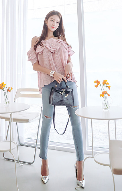 模拍正允:女孩子夏季热捧的紧身裤,这么穿忒好