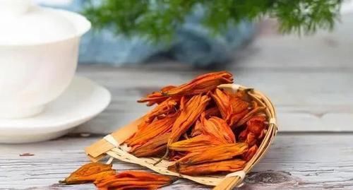  身边■藏在身边的天然“玻尿酸”，女人可劲吃，抚平皱纹，比敷面膜管用