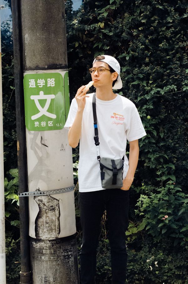 如何通过一个人的背包来判断他是否有趣?