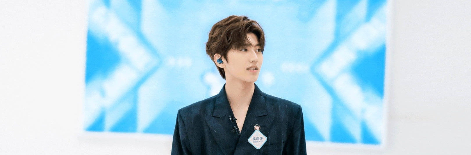  [大不一样]鞠婧祎, 虞书欣撞上同款造型, 都是94后, 状态大不一样