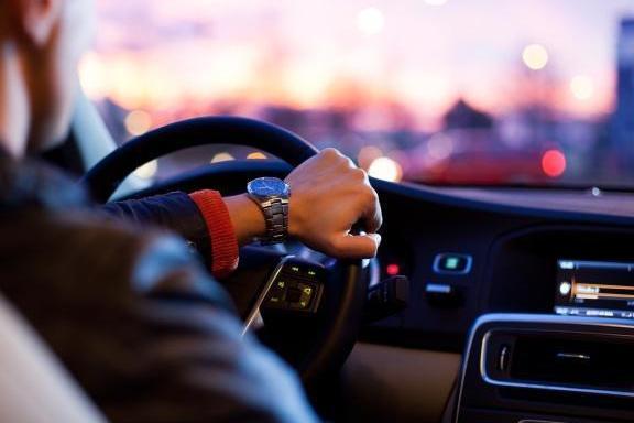 盘点4个开车的坏习惯，若你都占了，或许还是不开车为好