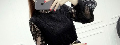 若你是70后,别再穿黑裤子!今年流行“小黑裙”,简直美爆了