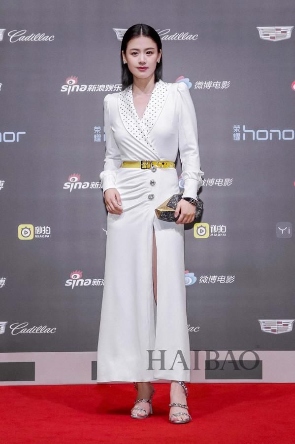 俏皮可爱又优雅妩媚！《潮我看齐》之马思纯：难道只用简单的笑容