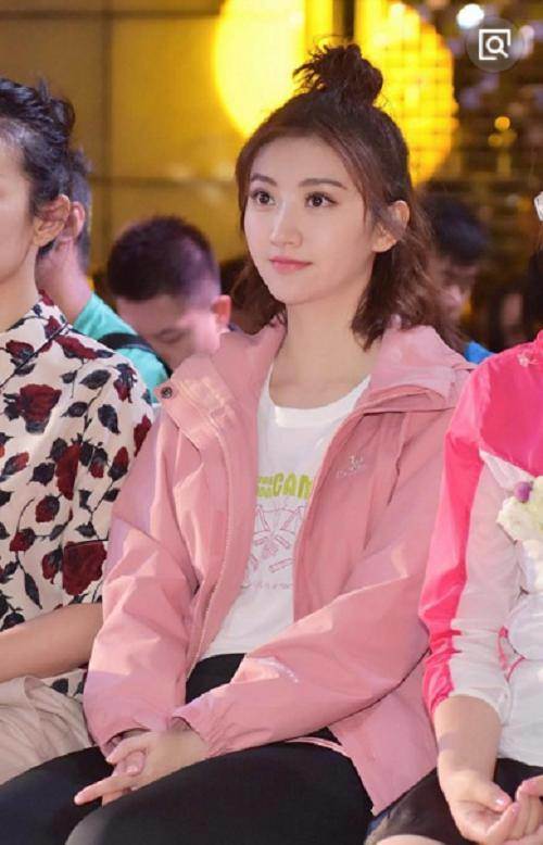 景甜太会穿了，打底裤竟比裙子还长，难道是张继科给你搭的吗？