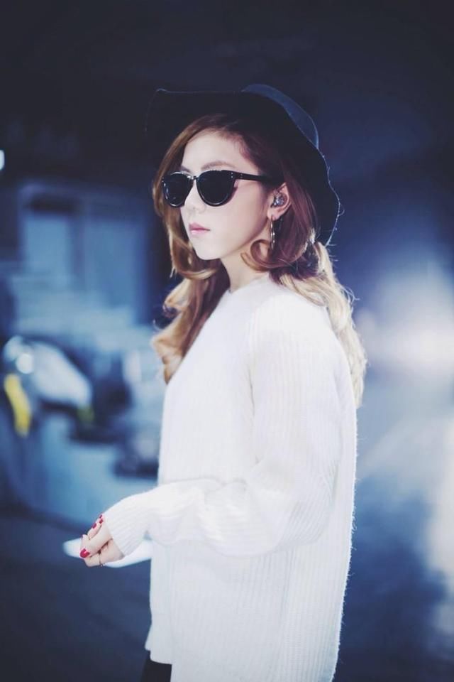 邓紫棋真够猛的!穿短的裙子上台就不怕走光?网友:画面不堪入目!