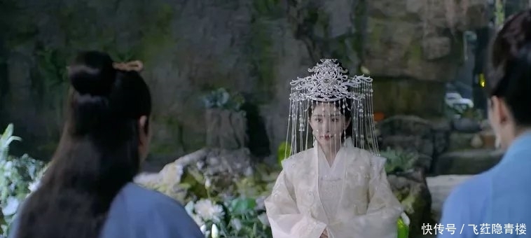 八荒@《枕上书》在白浅大婚时, 有谁注意到凤九的娘亲? 她才是四海八荒第一美人