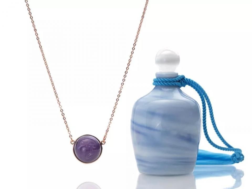 当法国香水倒入琉璃首饰中，不可思议的事发生了……