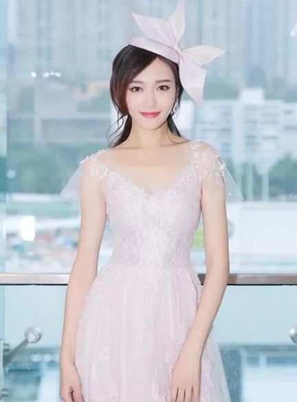 穿“奶牛装”走红毯，网友：也就她这么大“胆子”这么有自信！