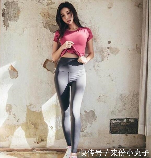  『美女』紧身打底裤将美女玲珑有致的身材完美的呈现，突显出优美魅力！