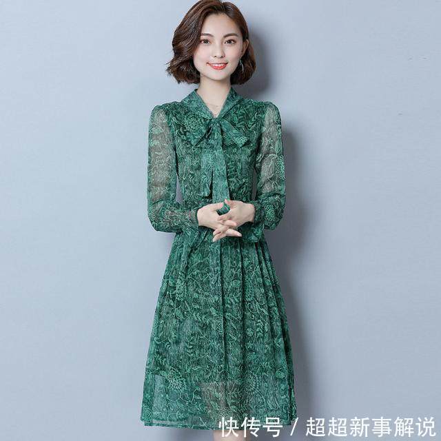 『女人』奔4女人再不打扮就老了,春节这样穿连衣裙,尽显女性高贵的气质