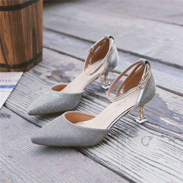 老婆把高跟鞋都扔了，穿这几款性感小凉鞋，搭什么都特显高