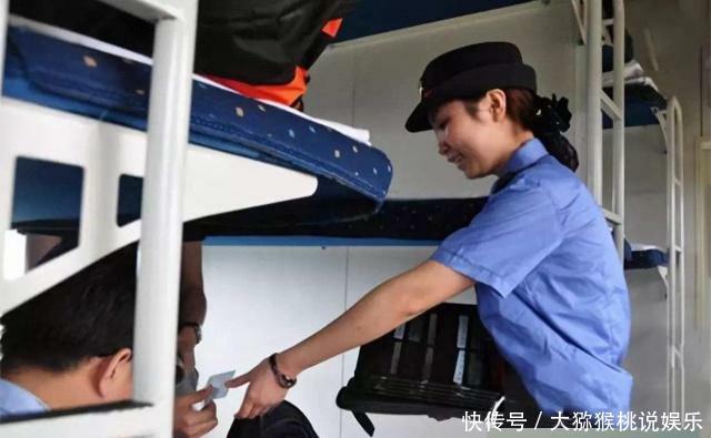 硬座票@为什么乘火车卧铺时，乘务员都要收走车票，你知道吗？