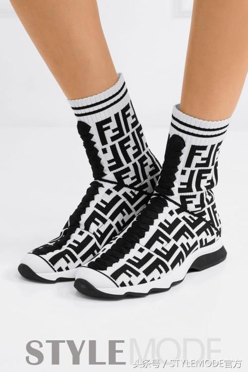 穿来穿去，还是球鞋美过高跟鞋！