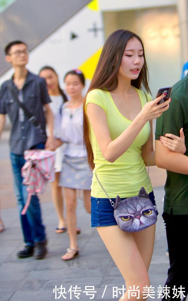 妹子若隐若现的性感美,露出小妹妹们的又白又长的大长腿!