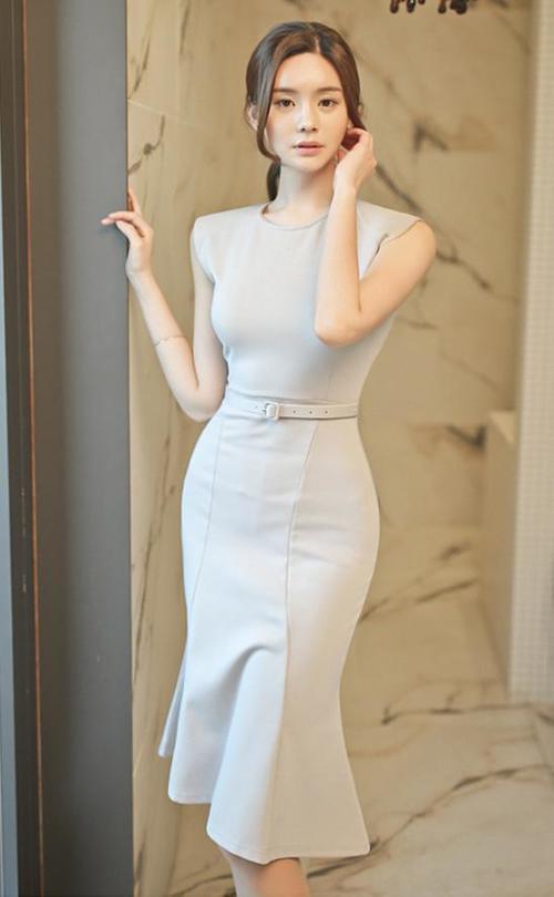 鱼尾连衣裙碰上裸色高跟鞋，必定撞出一个极致优雅的你！