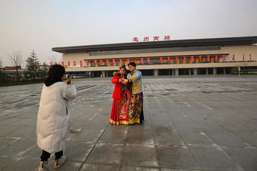  「女硕士」农村小伙乘坐高铁，30元娶回家漂亮女硕士