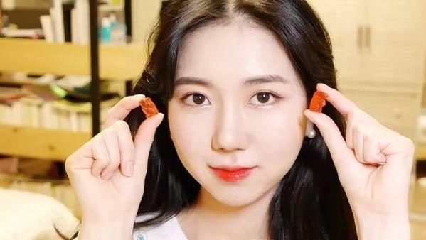 种草| 为什么西柚色口红让我黑了三度，蔡依林倪妮却能白成这样!