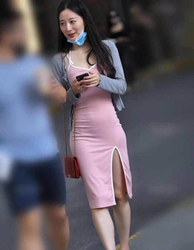  粉色|一条“普通的”粉色吊带裙, 却“遮不住”你的美丽