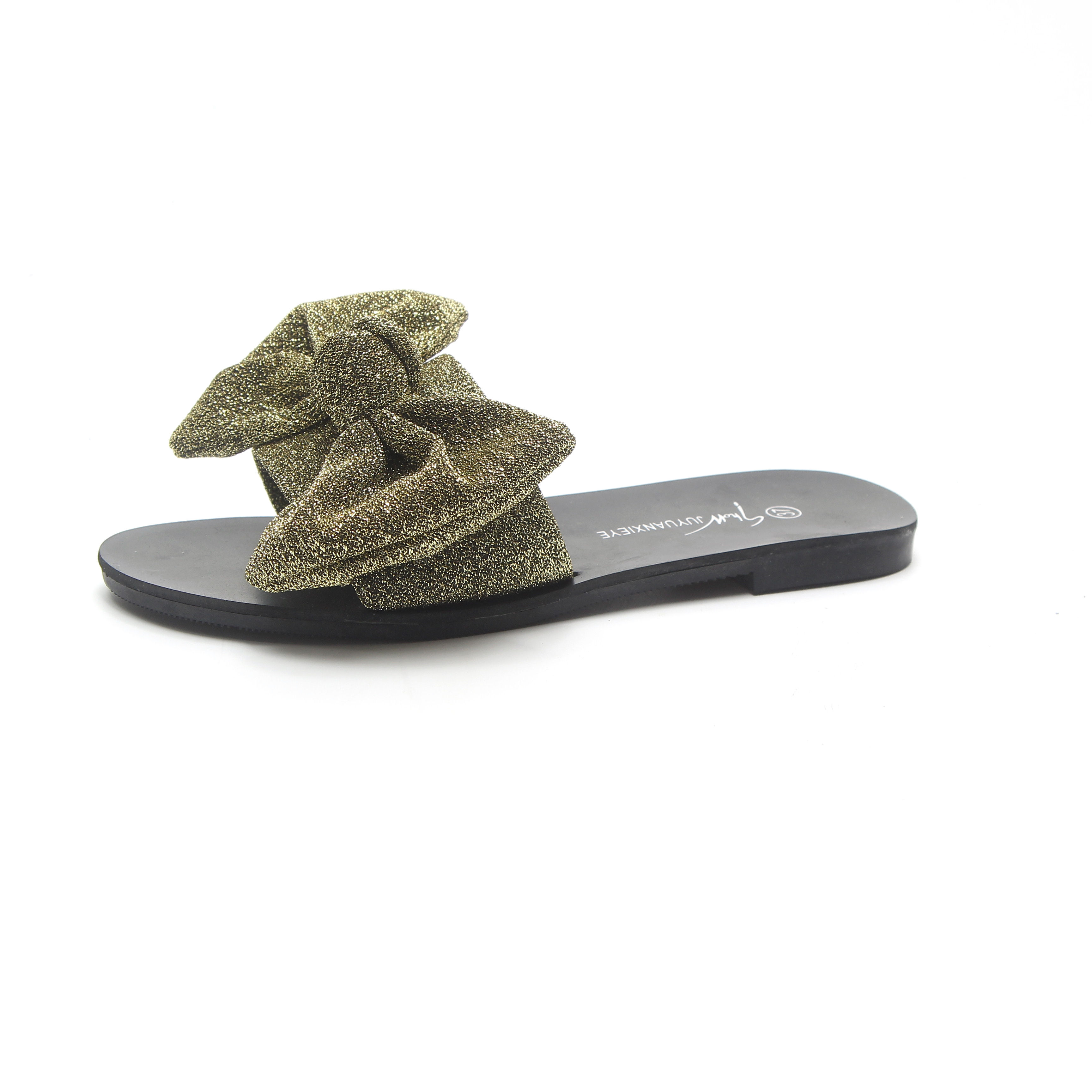 男人超喜欢女人这样穿凉鞋，小巧玲珑的设计，展现时尚个性的你