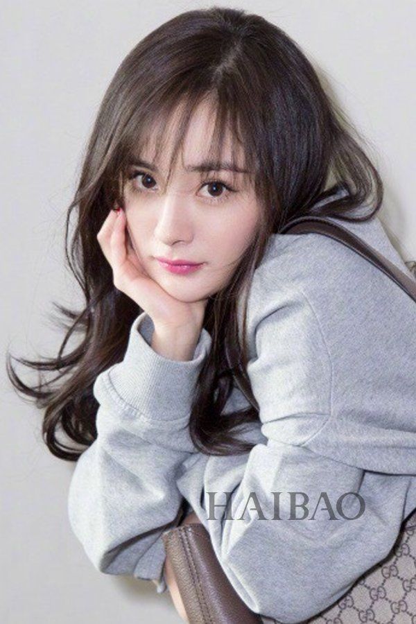 空气卷发安排起来!从杨幂、热巴到娜扎都爱到不愿意换的发型，原